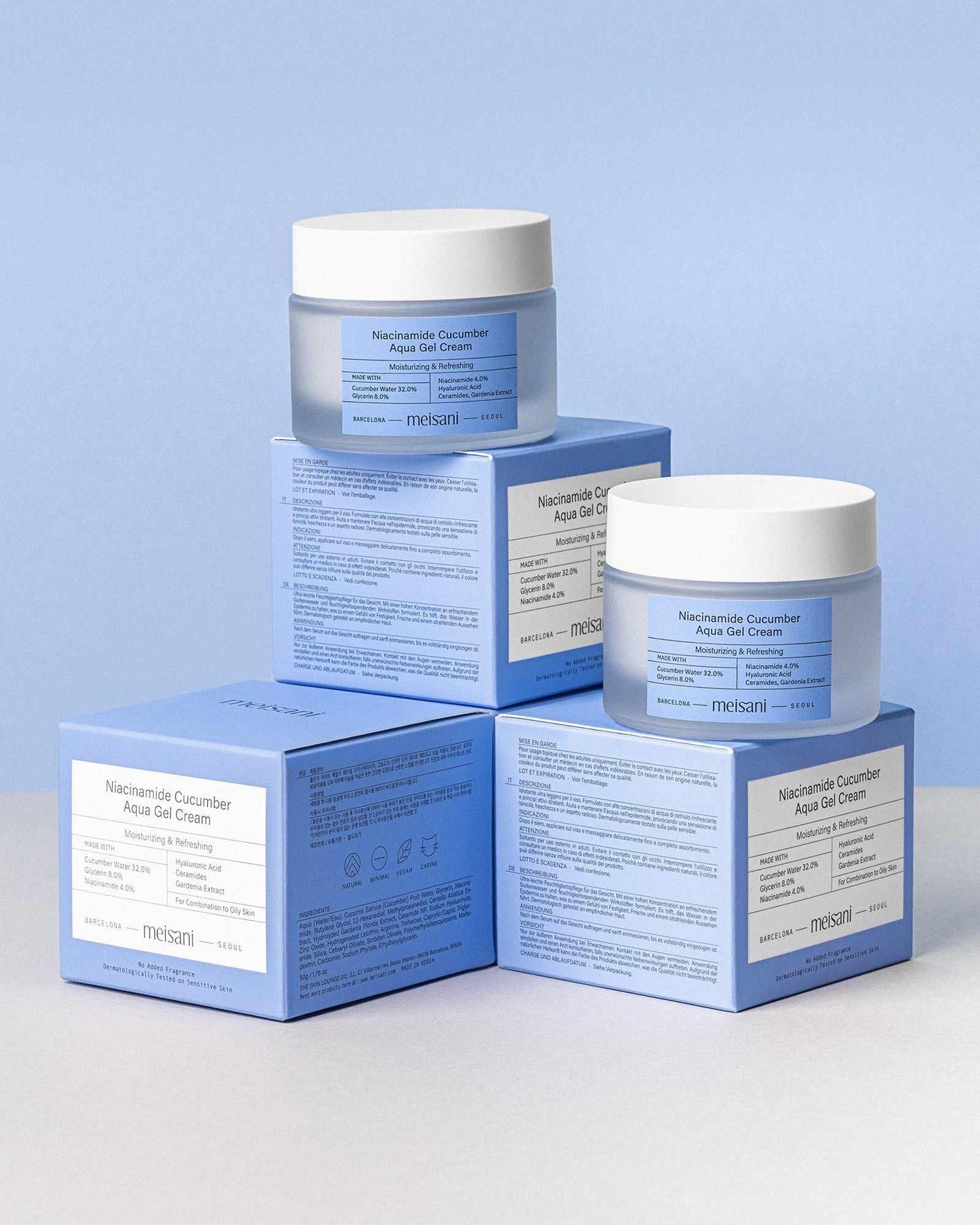 Crèmes hydratantes coréennes empilées sur fond bleu – packaging moderne et épuré pour une routine K-Beauty ciblée, idéale pour une peau douce, lumineuse et rebondie.